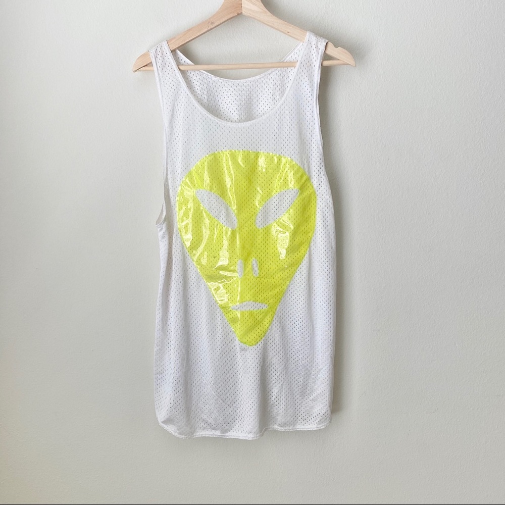 🍏 Alien plastic-textured graphic jersey tank